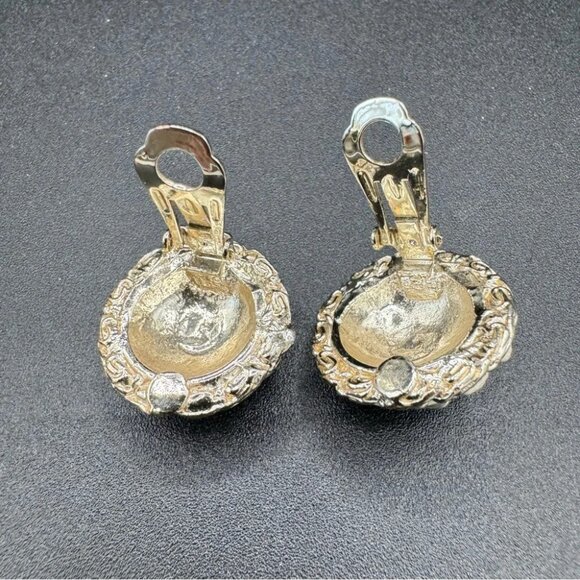 Vintage Three Tone Metal Chain Dome Earrings - Clip On - Picture 7 of 13